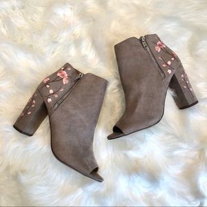 ✨NWT✨ Candie’s Open Toe Booties